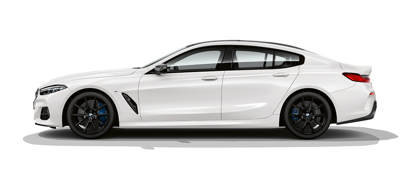 BMW M850i xDrive Gran Coupé, sānskats BMW M850i xDrive Gran Coupé G16 2019, BMW Individual metāliskā Mineral White krāsā, sānskats