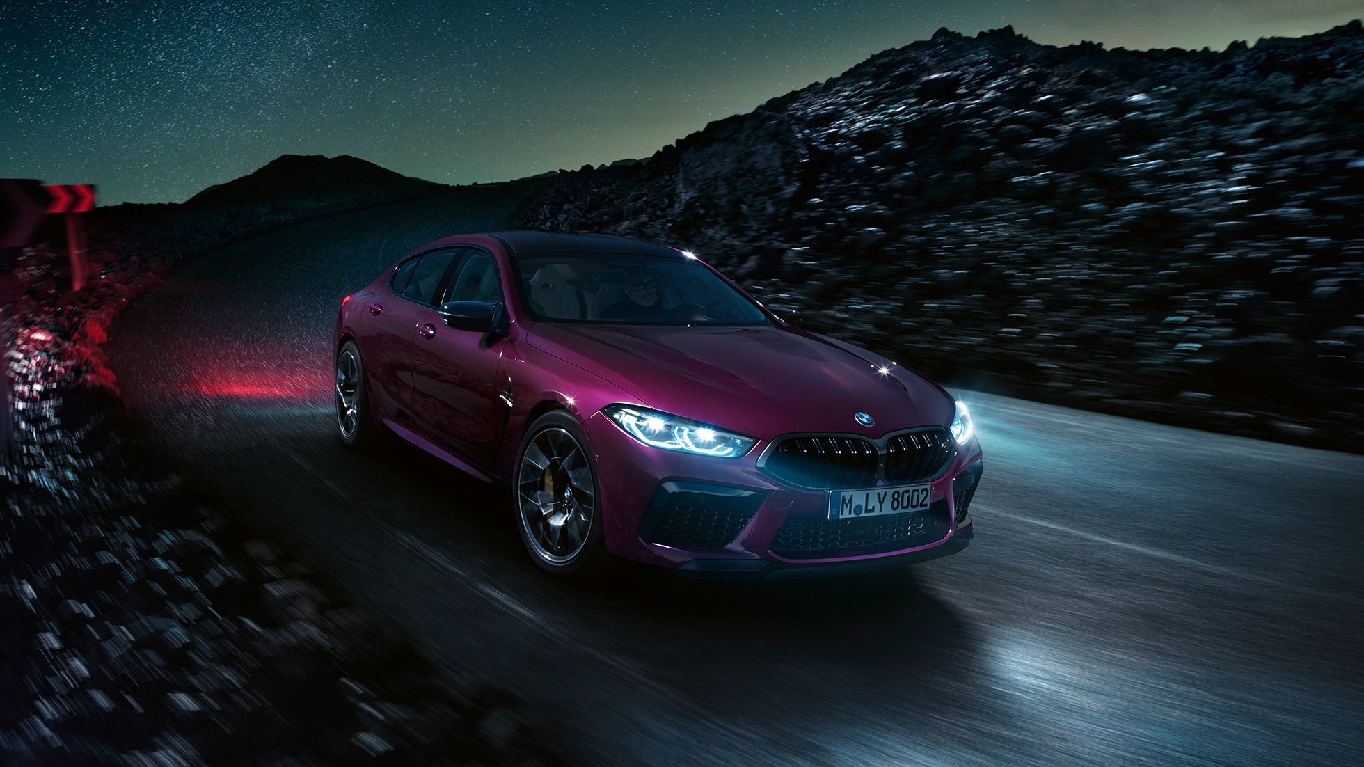 BMW M8 M Competition Gran Coupé, trīs ceturtdaļu priekšpuses skats BMW M8 Competition Gran Coupé F93 2020, BMW Individual metāliska Ametrine krāsa, trīs ceturtdaļu priekšpuses skats