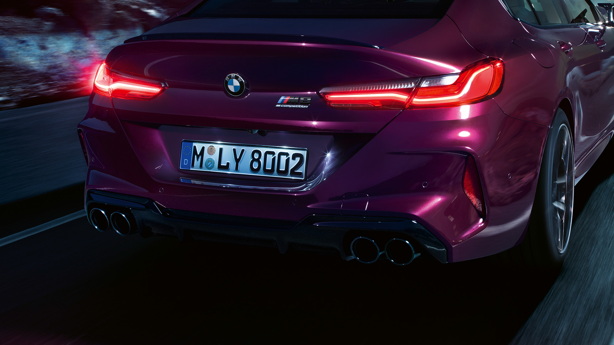 BMW M8 Competition Gran Coupé, aizmugures tuvplāns BMW M8 Competition Gran Coupé F93 2020, BMW Individual metāliska Ametrine krāsa, aizmugures tuvplāns