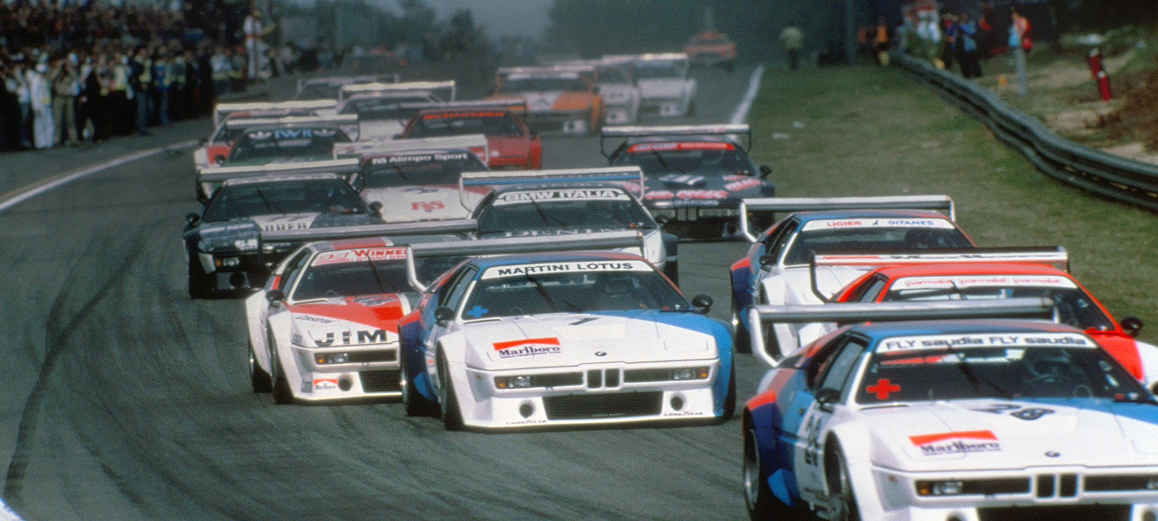 BMW M automobiļi, braucot sacīkšu trasē BMW M sērija, BMW M automobiļi, braucot sacīkšu trasē