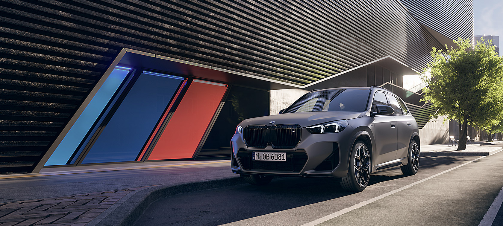 BMW X1, M35i, xDrive, trīs ceturtdaļu sānskats, stāvošs automobilis