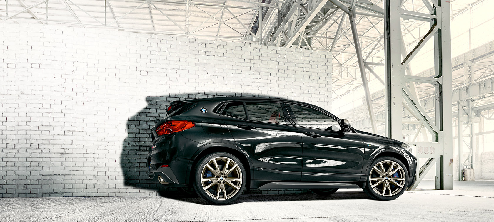 Sānskats, BMW X2 M35i (F39) Sānskats, BMW X2 M35i (F39), metāliska Sapphire Black krāsa