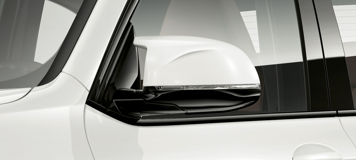BMW X3 M, spoguļu korpusi virsbūves krāsā. BMW X3 M Alpine White krāsā, virsbūve, spoguļu korpusi virsbūves krāsā.