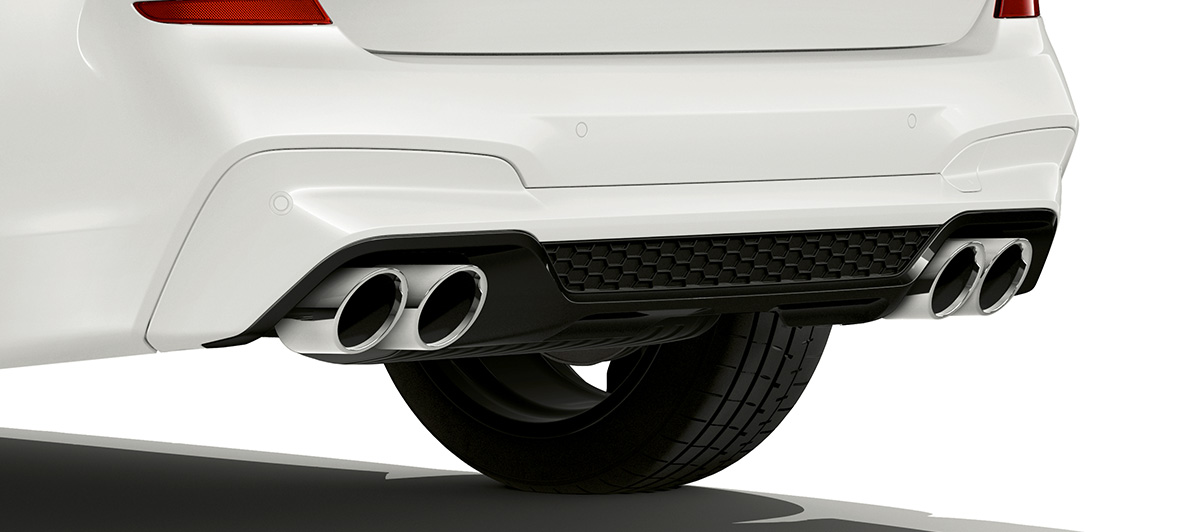 BMW X3 M, virsbūve, aizmugure ar hromētām izpūtēja dekoratīvajām caurulēm. BMW X3 M Alpine White krāsā, virsbūve, aizmugure ar hromētām izpūtēja dekoratīvajām caurulēm.