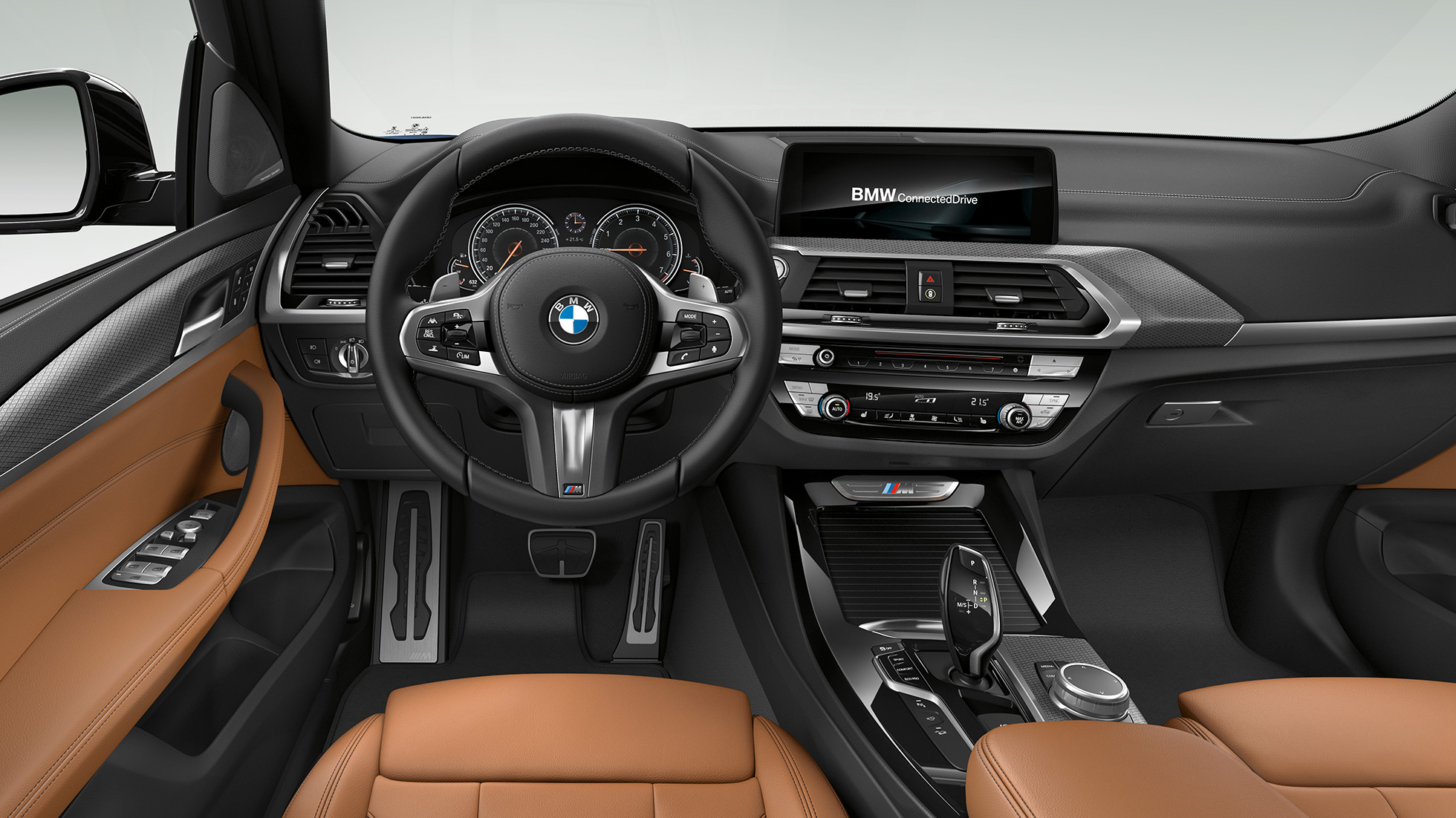 BMW X3 M40i un BMW X3 M40d, kokpits. BMW X3 M40i un BMW X3 M40d, salons, kokpits ar M ādas stūri un M sporta sēdekļi.