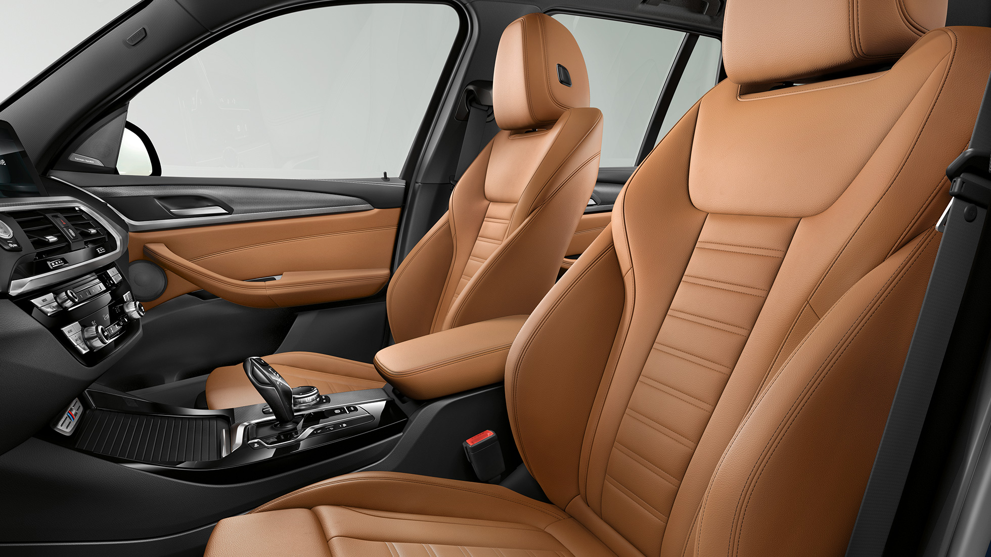 BMW X3 M40i un BMW X3 M40d, salons. BMW X3 M40i un BMW X3 M40d, sportisks un ērts salons ar sporta sēdekļiem.