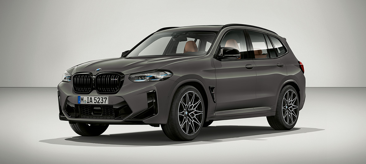 BMW X3 M Individual, F97, LCI, atjaunināts, 2021, Grigio Telesto krāsa, trīs ceturtdaļu priekšpuses skats BMW X3 M Individual, F97, LCI, atjaunināts, 2021, Grigio Telesto krāsa, trīs ceturtdaļu priekšpuses skats