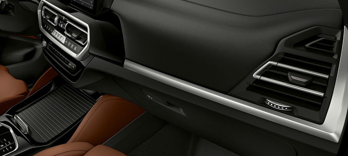 BMW Individual salona apdares elementi, BMW X3 M, F97, LCI, atjaunināts, 2021 BMW Individual salona apdares elementi, Piano Finish Black krāsa, instrumentu panelī, BMW X3 M, F97, LCI, atjaunināts, 2021