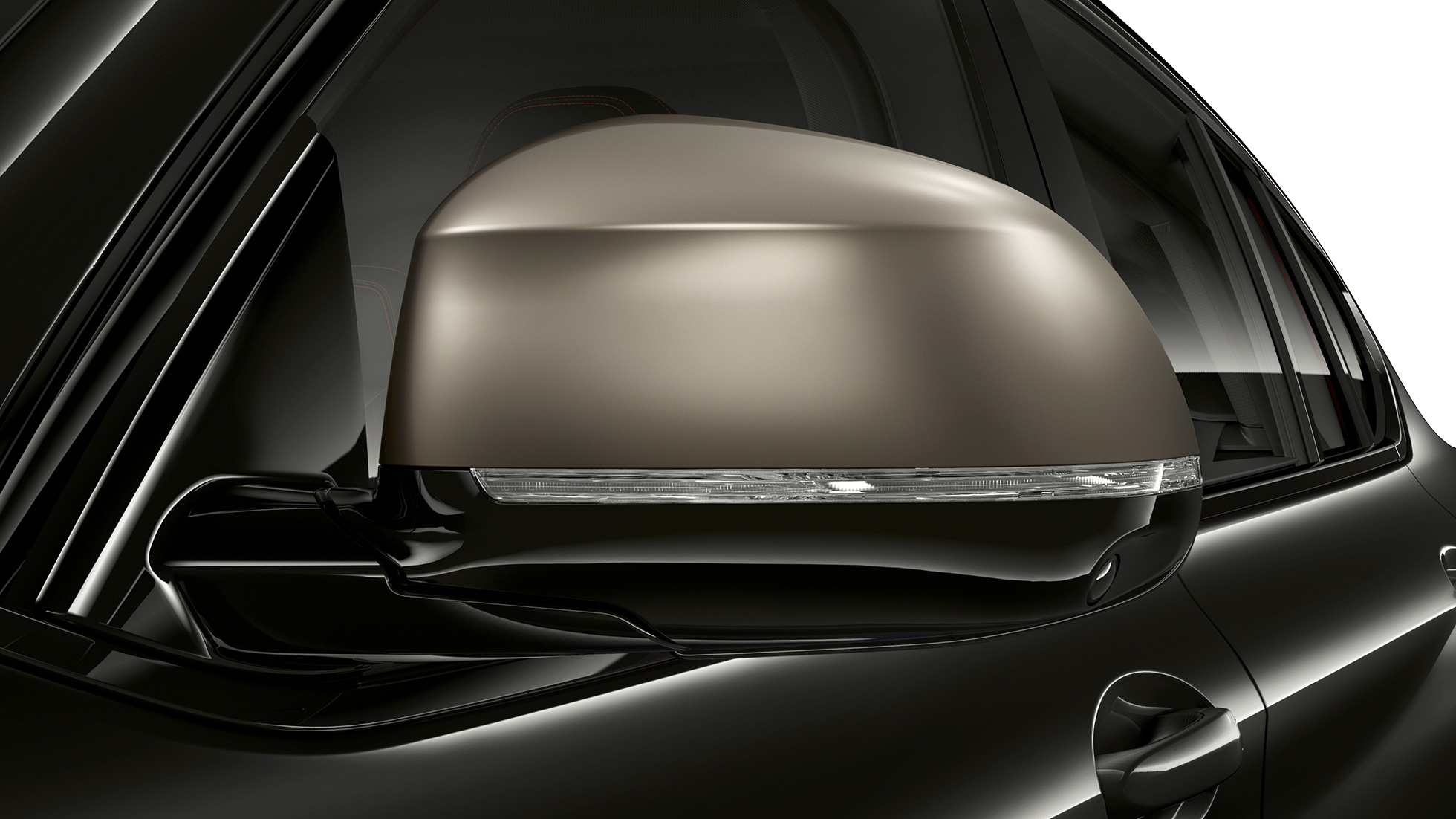 BMW X4 M40i un BMW X4 M40d, spoguļu korpusi. BMW X4 M40i un BMW X4 M40d metāliskā Black Sapphire krāsā, virsbūve, galvanizēti Cerium Grey krāsas spoguļu korpusi.