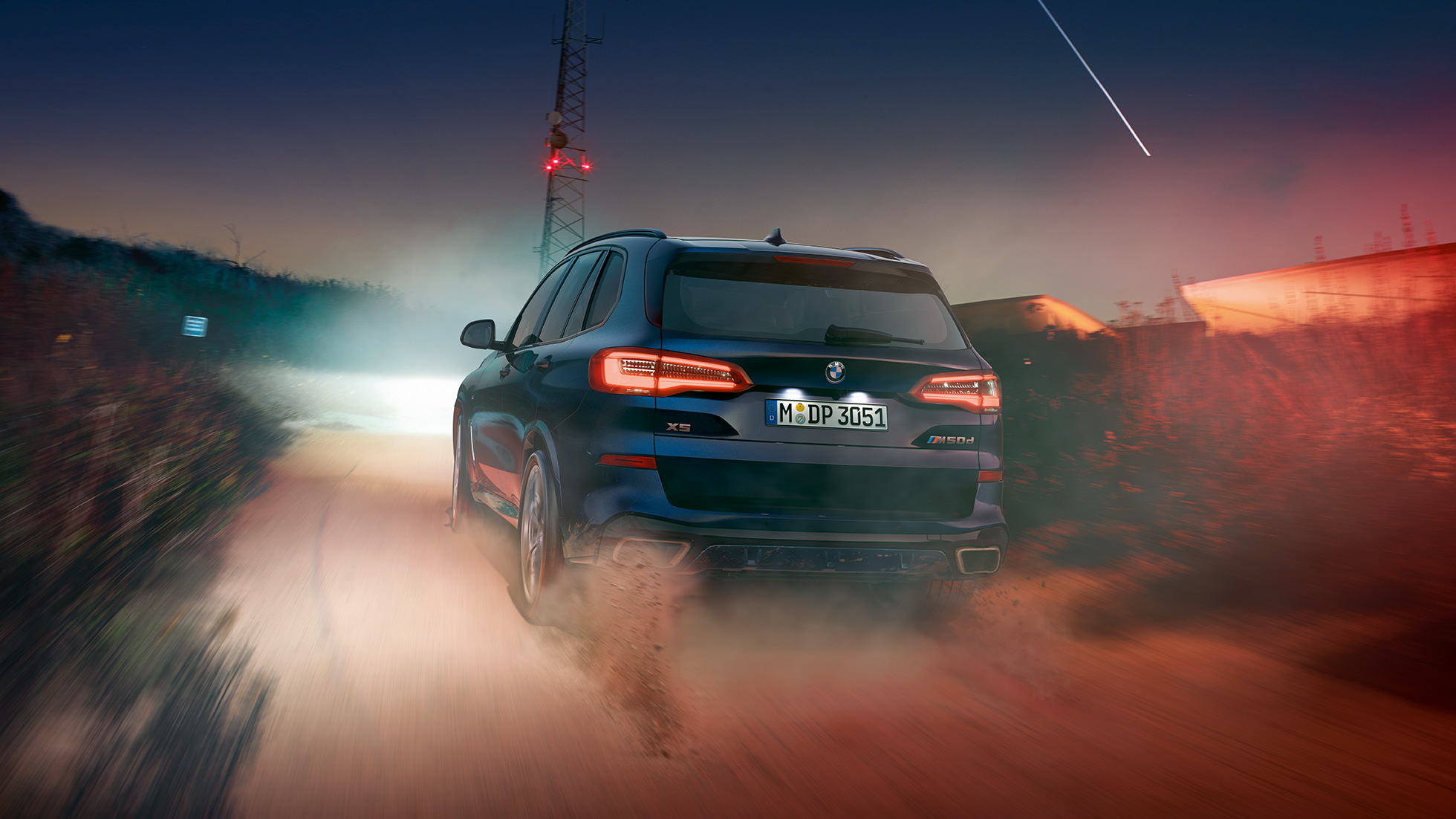 BMW X5 M50d ar M TwinPower Turbo sešcilindru dīzeļdzinēju BMW X5 M50d ar M TwinPower Turbo sešcilindru dīzeļdzinēju, G05, metāliska Carbon Black krāsa, aizmugures skats