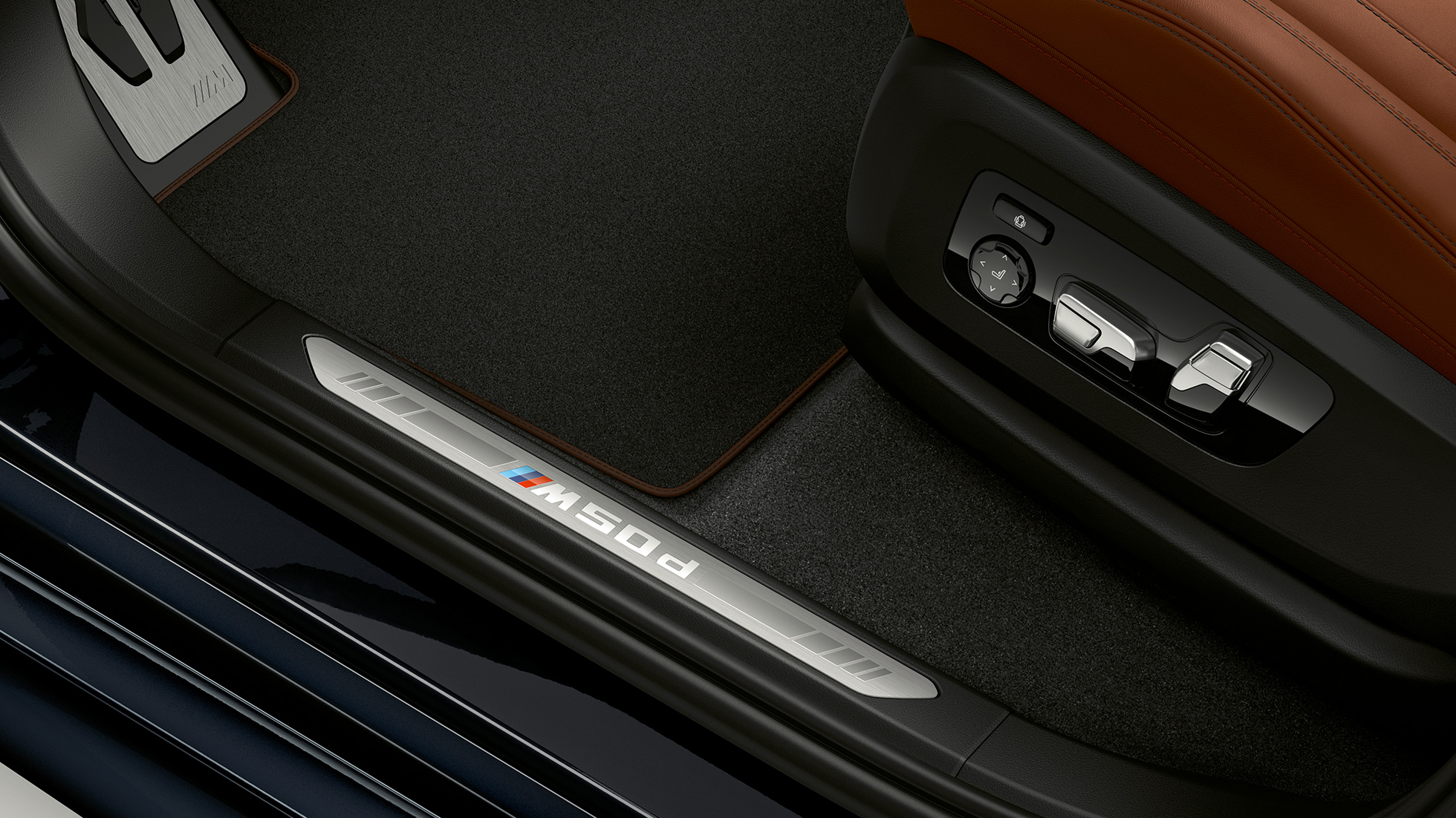 Durvju sliekšņu apdare ar M uzrakstu, BMW X5 M50i Durvju sliekšņu apdare ar M uzrakstu, BMW X5 M50i, G05, salons