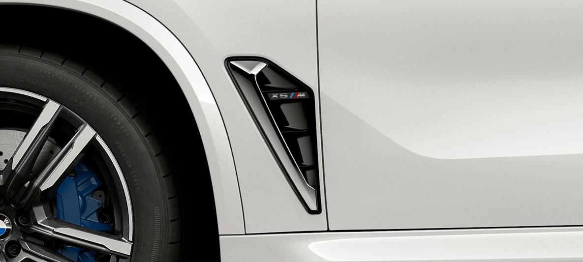 M sānu gaisa savācēji, BMW X5 M F95 M sānu gaisa savācējs, BMW X5 M, Mineral White krāsa, F95, 2020, tuvplāns