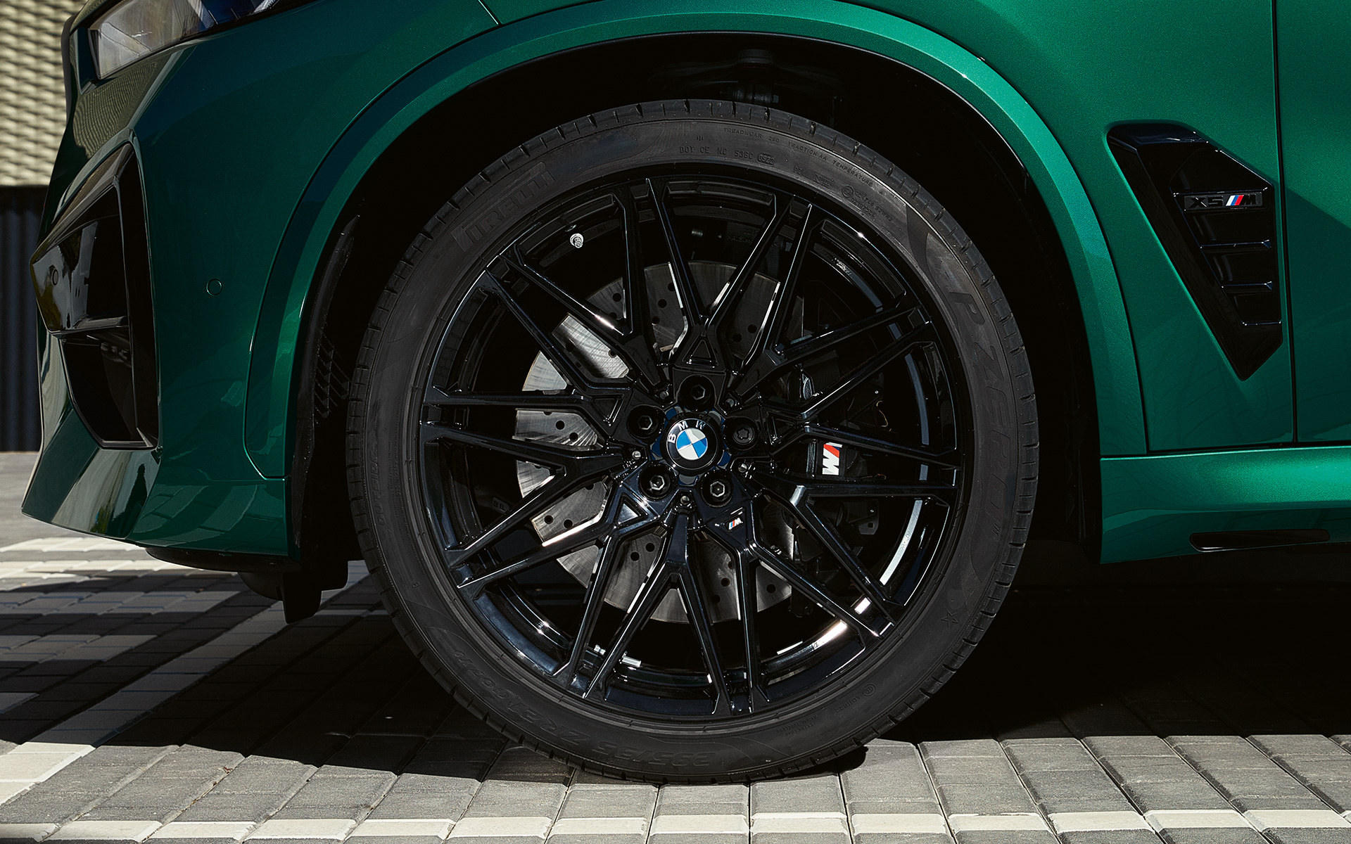 BMW X5 M Competition, F95, 21/22 collu M vieglmetāla diski ar Star-spoke 818 M stilu, Black krāsa BMW X5 M Competition, F95, 2023, 21/22 collu M vieglmetāla diski ar Star-spoke 818 M stilu, Black krāsa