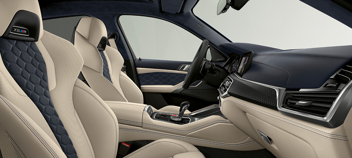 BMW X6 M, Individual, F96 SUV 2020, salons BMW X6 M Individual F96 SUV 2020 salons M daudzfunkciju sēdekļi ar X6 M logotipu