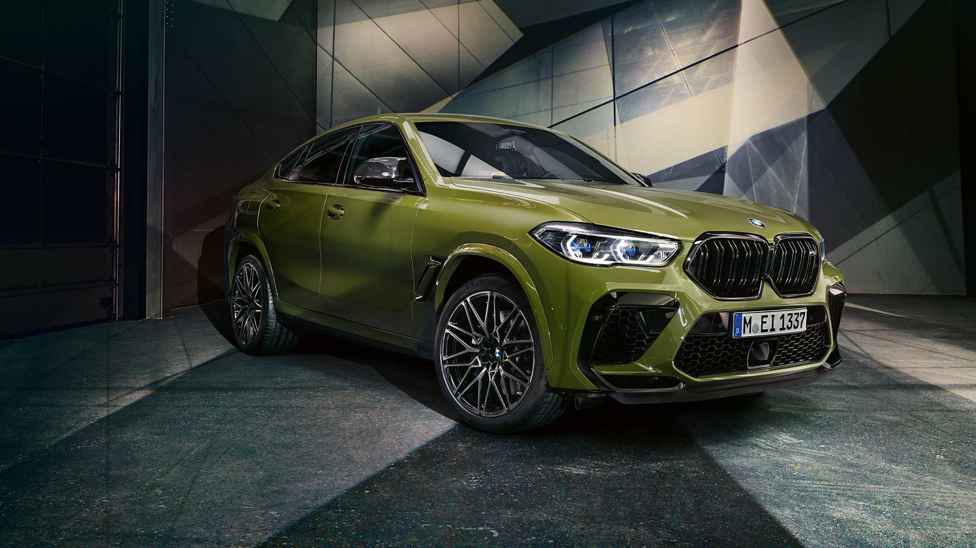 M dubultais elipsveida režģis, BMW X6 M Competition M dubultais elipsveida režģis, BMW X6 M Competition F96, BMW Individual, īpašā Urban Green krāsa, SUV, trīs ceturtdaļu priekšpuses skats