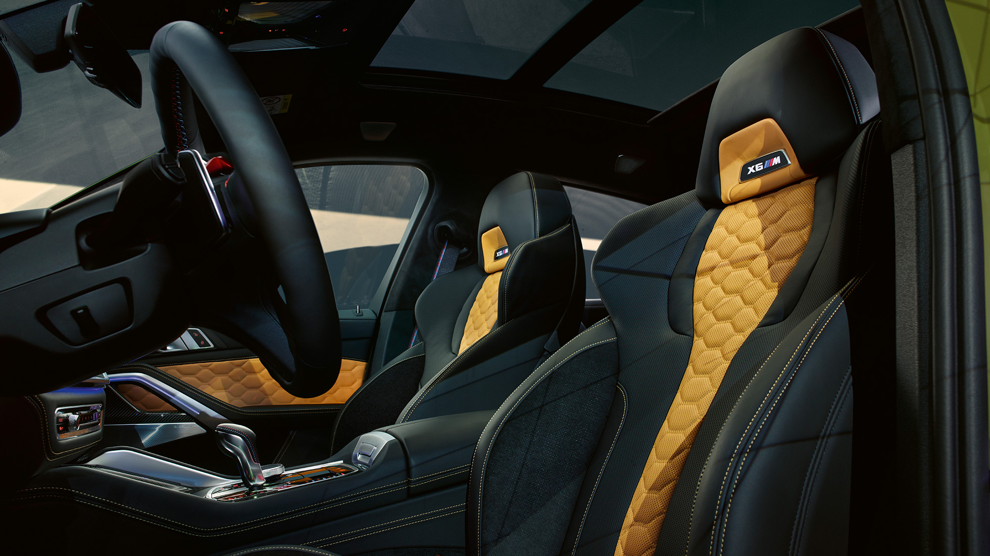 M daudzfunkcionālie sēdekļi, BMW X6 M Competition M daudzfunkcionālie sēdekļi ar izgaismotu X6 M logotipu, BMW X6 M Competition F96, salons