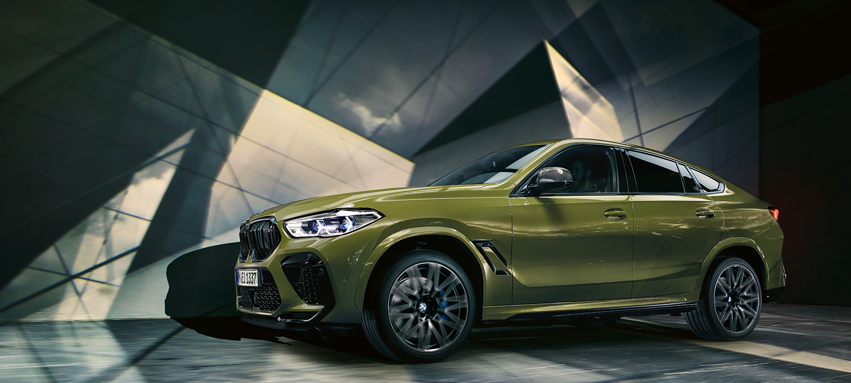 Pilnīgi jaunie BMW X6 M automobiļi Pilnīgi jaunie BMW X6 M automobiļi BMW Individual īpašajā Urban Green krāsā F96 2020