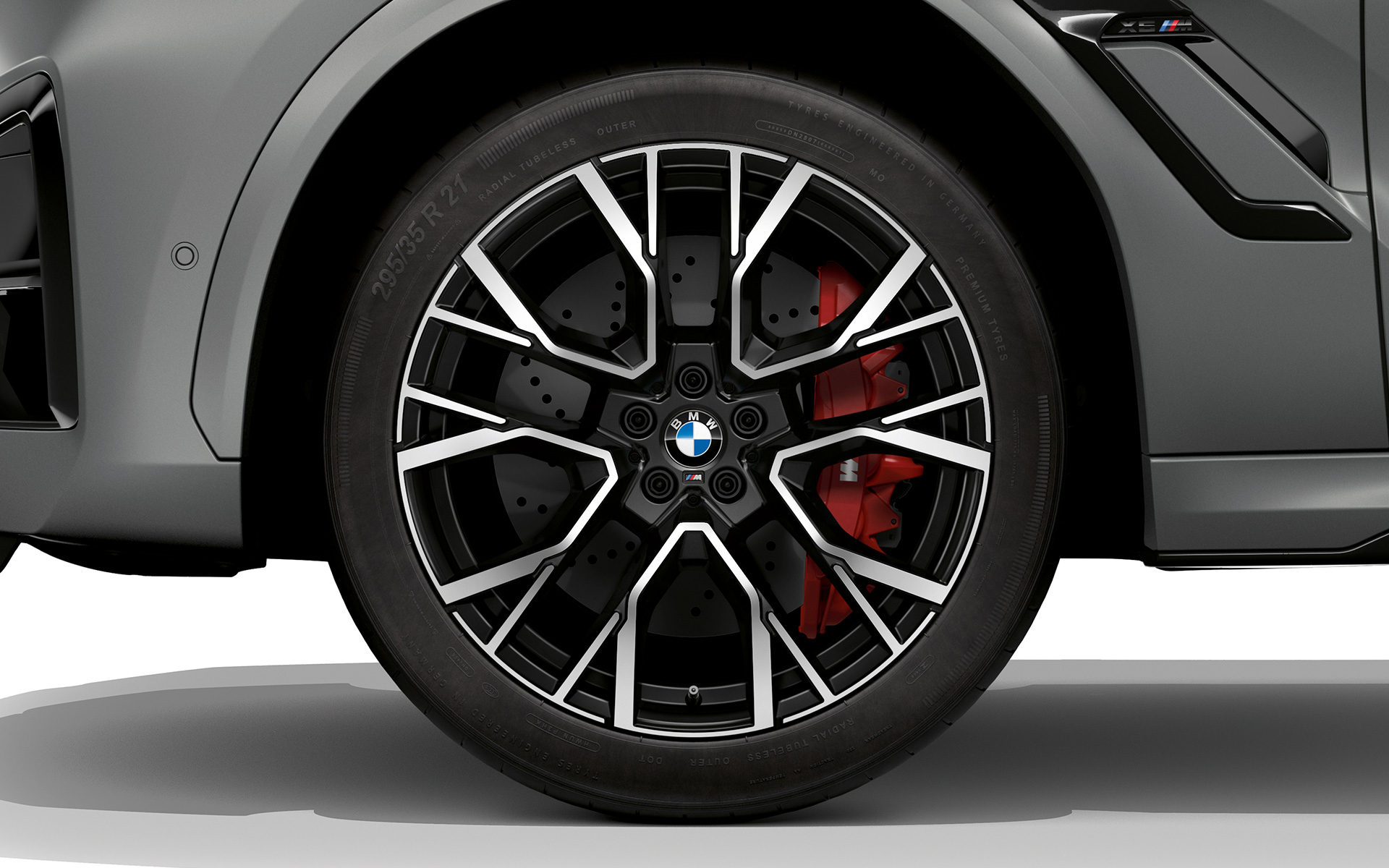 BMW X6 M Competition, F96, 21/22 collu M vieglmetāla diski ar Star-spoke 818 M stilu, Black krāsa BMW X6 M Competition, F96, 2023, 21/22 collu M vieglmetāla diski ar Star-spoke 818 M stilu, Black krāsa