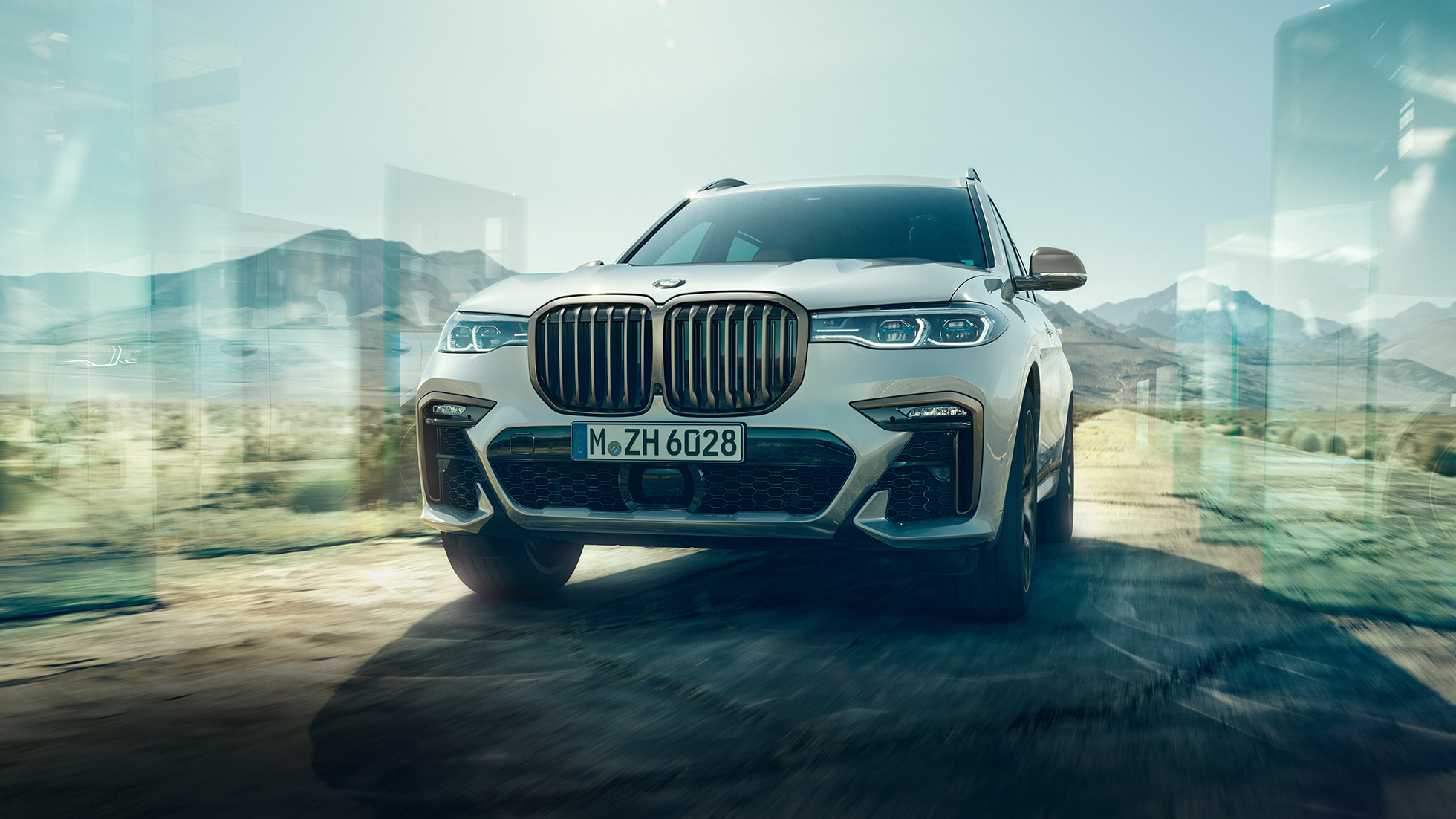 BMW X7 M50d, aizmugures skats BMW X7 M50d Mineral White krāsā, priekšpuses skats, G07, 2019