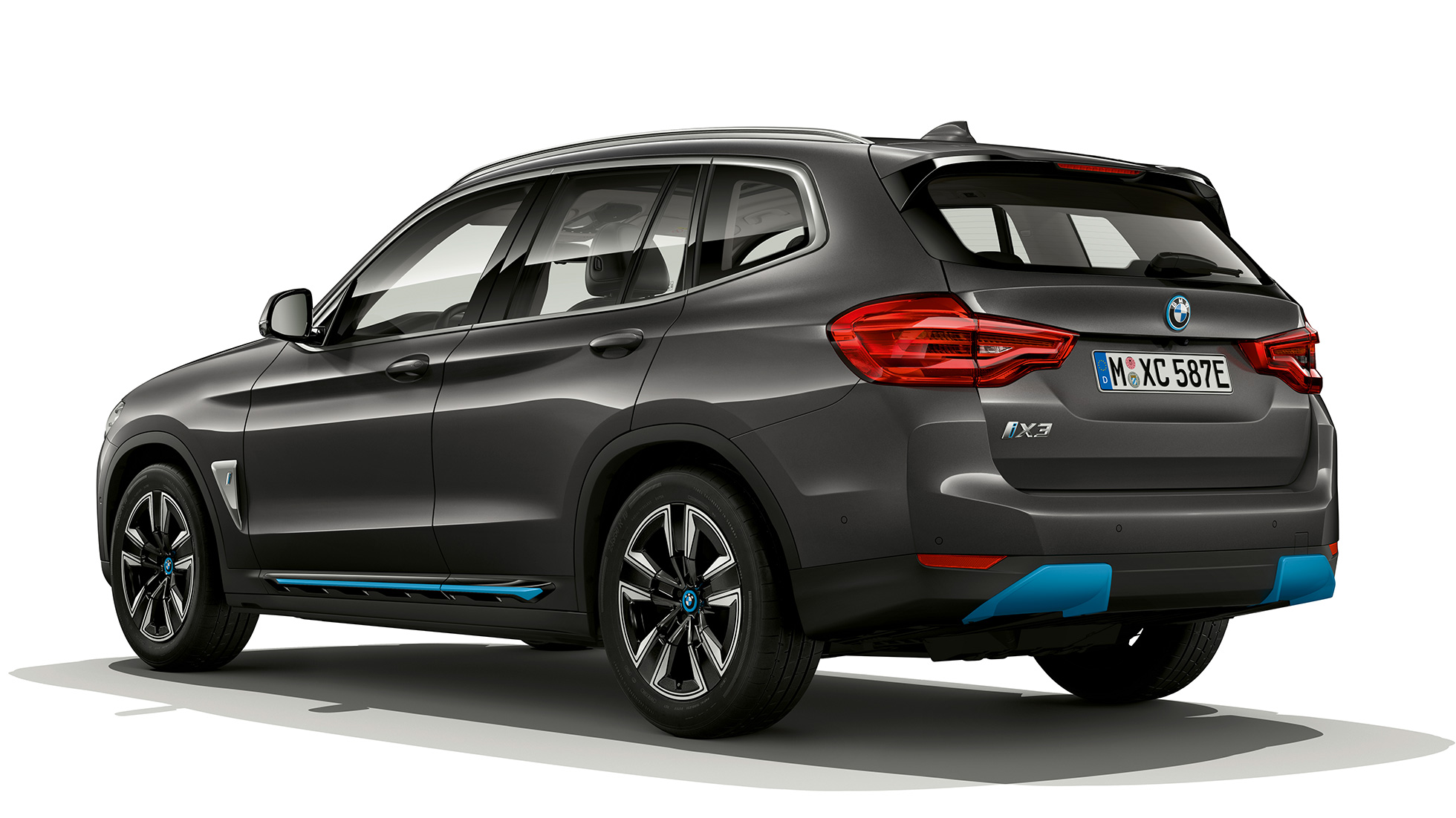 BMW iX3, G08, 2020, Inspiring modelis, trīs ceturtdaļu aizmgures skats BMW iX3, G08, 2020, Inspiring modelis, Sophisto Grey krāsa ar mirdzošu efektu, trīs ceturtdaļu aizmugures skats