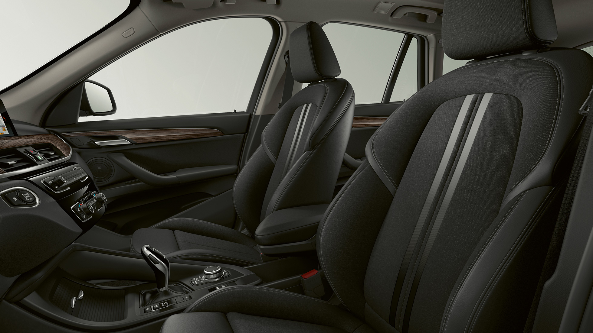 BMW X1, Advantage modelis, apdare. BMW X1, Advantage modelis, salons ar fokusu uz apdari.