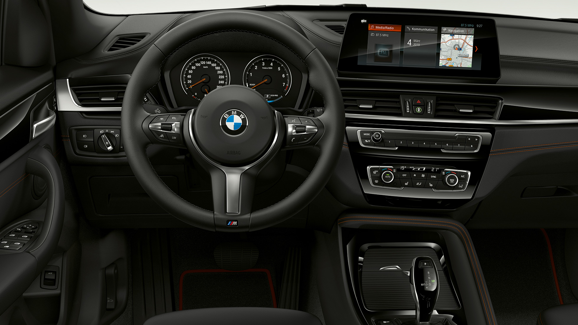 BMW X1, Sport Line modelis, salons. BMW X1, Sport Line modelis, salons ar fokusu uz kokpitu.