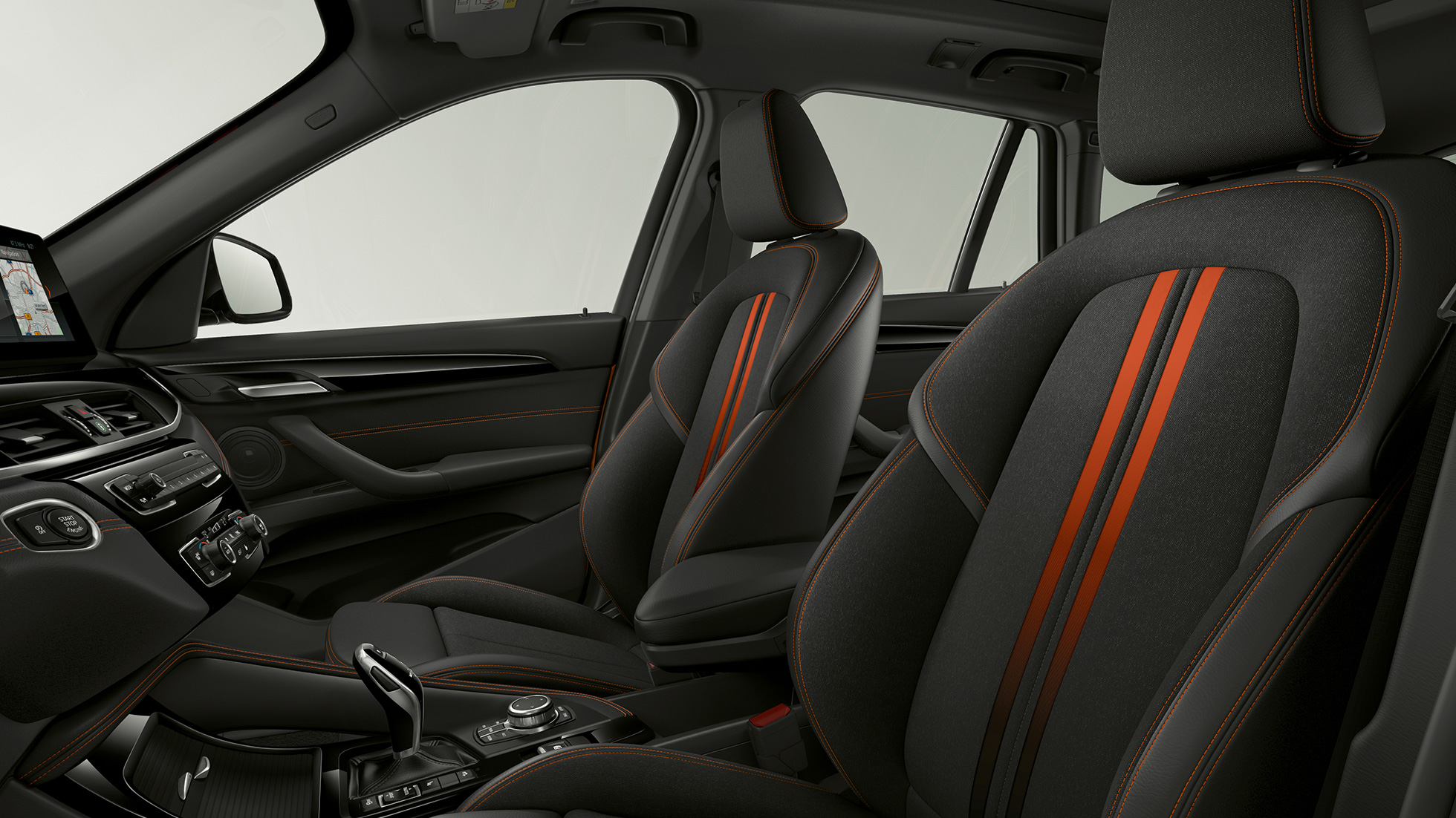 BMW X1, Sport Line modelis, salons. BMW X1, Sport Line modelis, salons ar fokusu uz apdari.