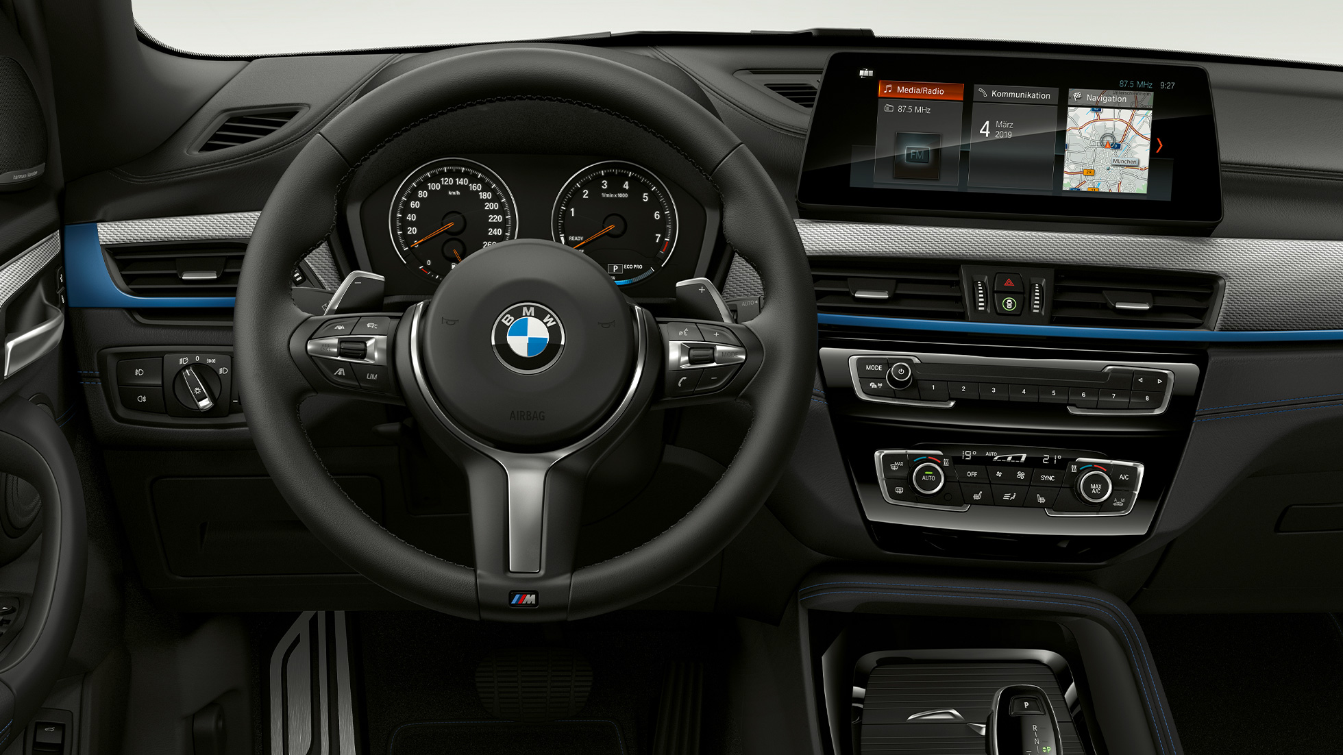 BMW X1, M Sport modelis, salons. BMW X1, M Sport modelis, salons ar fokusu uz kokpitu.