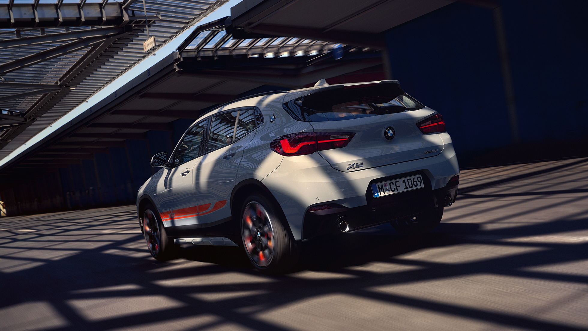 Trīs ceturtdaļu sānskats, BMW X2 F39 BMW X2 2018 F39, metāliska Galvanic Gold krāsa, trīs ceturtdaļu sānskats
