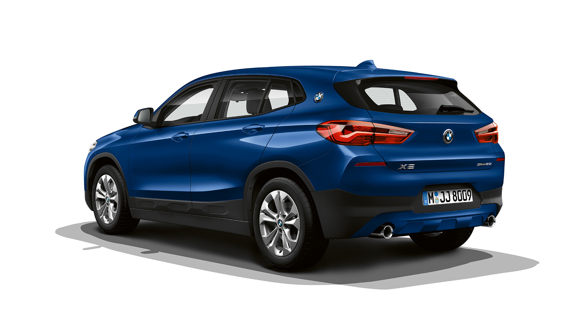 Trīs ceturtdaļu aizmugures skats, BMW X2 sDrive20i Advantage modelis BMW X2 sDrive20i Advantage modelis, 2018, F39, metāliska Mediterranean Blue krāsa, trīs ceturtdaļu aizmugures skats