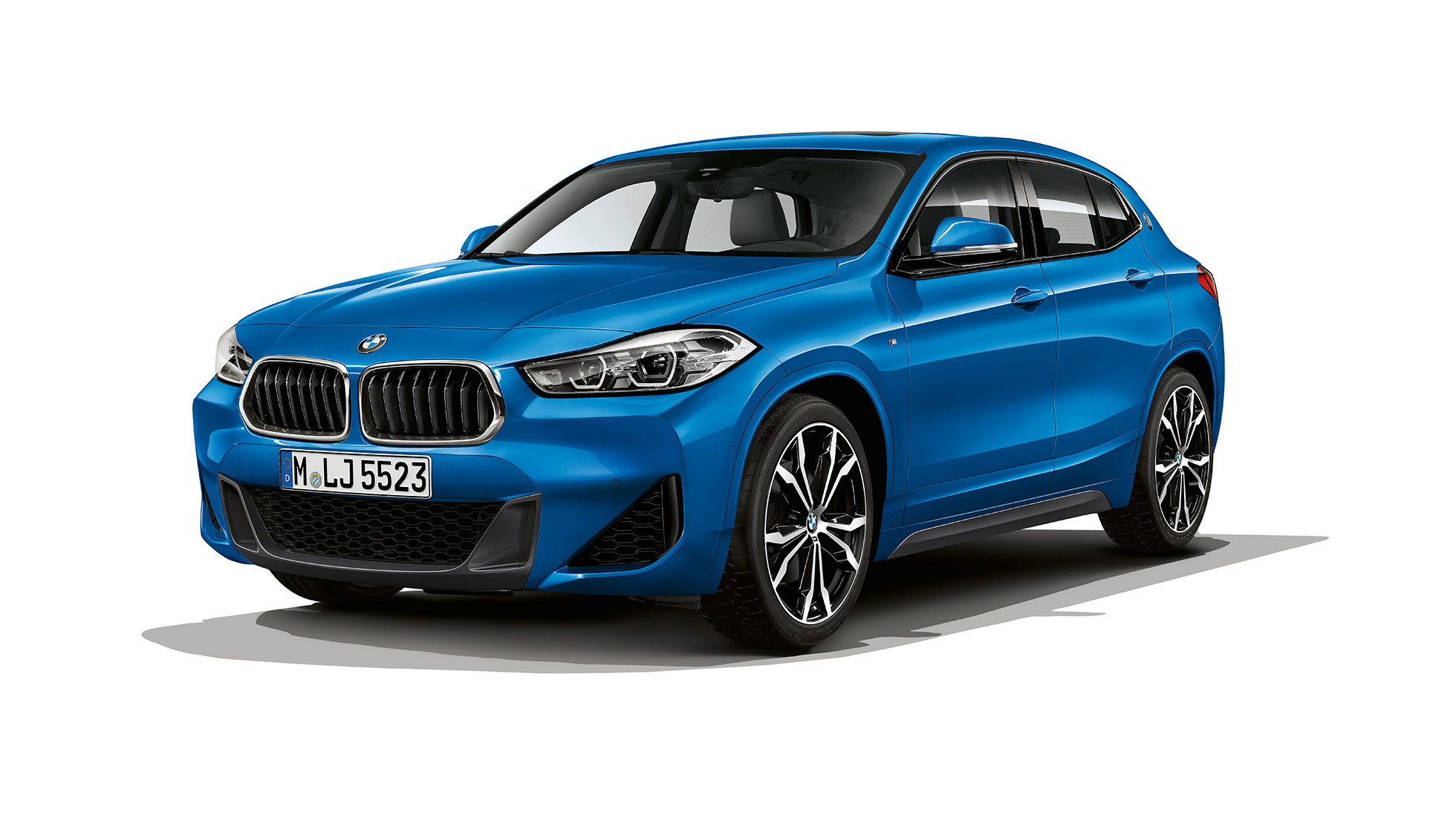 Trīs ceturtdaļu priekšpuses skats, BMW X2 sDrive20i, M Sport modelis BMW X2 sDrive20i M Sport modelis, 2018, F39, metāliska Misano Blue krāsa, trīs ceturtdaļu priekšpuses skats