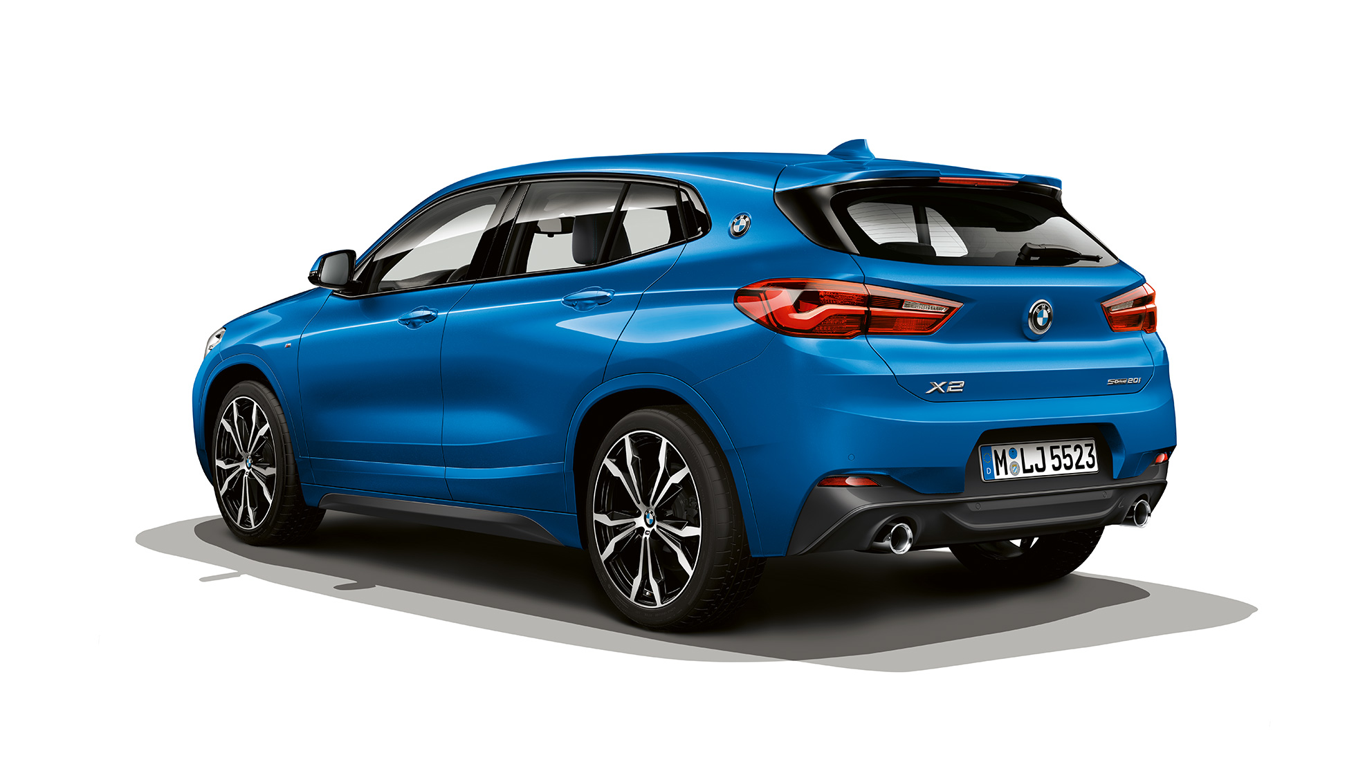 Trīs ceturtdaļu sānskats, BMW X2 sDrive20i, M Sport modelis BMW X2 sDrive20i M Sport modelis, 2018, F39, metāliska Misano Blue krāsa, trīs ceturtdaļu sānskats