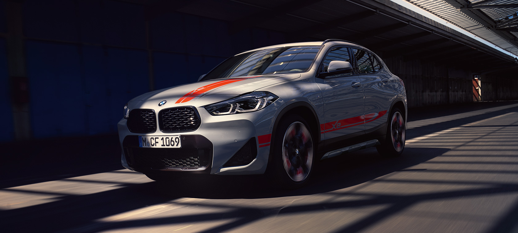 Aizmugures skats, BMW X2 F39 Aizmugures skats, BMW X2 2018 F39, metāliska Galvanic Gold krāsa