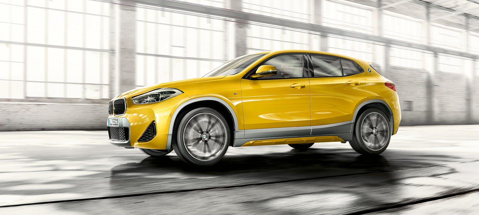 Sānskats, BMW X2 F39 Aizmugures skats, BMW X2 F39, 2020, Brooklyn Grey krāsa, braucienā