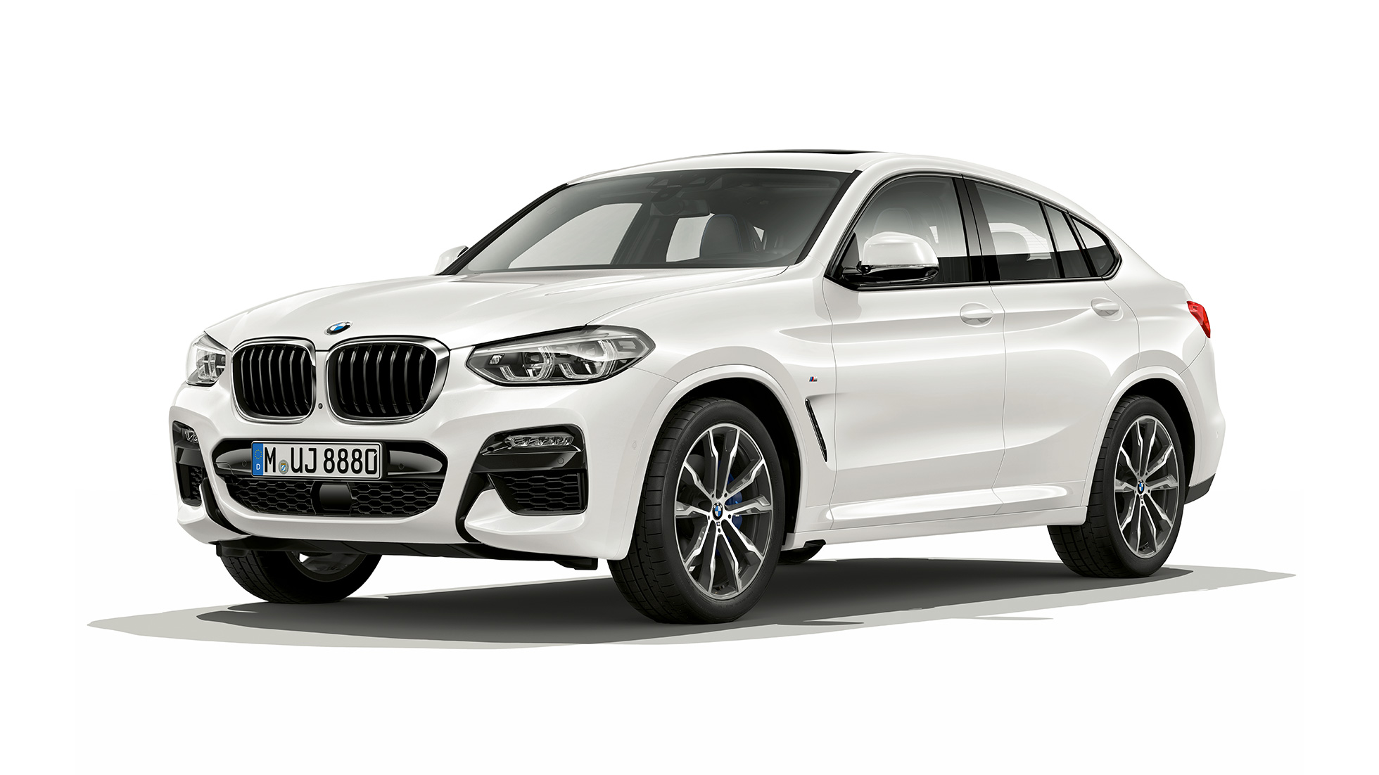 Trīs ceturtdaļu priekšpuses skats, BMW X4 M Sport modelis BMW X4 xDrive30i, M Sport modelis, G02 2018, Alpine White krāsa, trīs ceturtdaļu priekšpuses skats