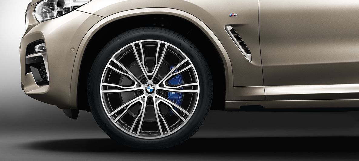 21 collu BMW Individual vieglmetāla diski ar V-spoke 726. stilu I BMW X4 21 collu BMW Individual vieglmetāla diski ar V-spoke 726. stilu I BMW X4 G02 2018, metāliska Sun Stone krāsa, sānskats