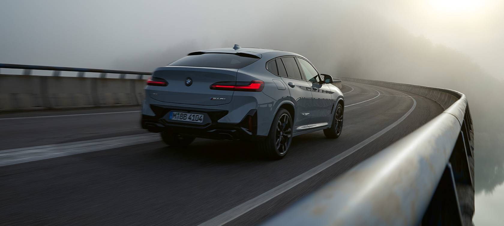 BMW X4, G02, Financial Services, 2021 BMW X4, G02, Financial Services, Brooklyn Grey krāsa, trīs ceturtdaļu aizmugures skats, automobilis braucienā, 2021