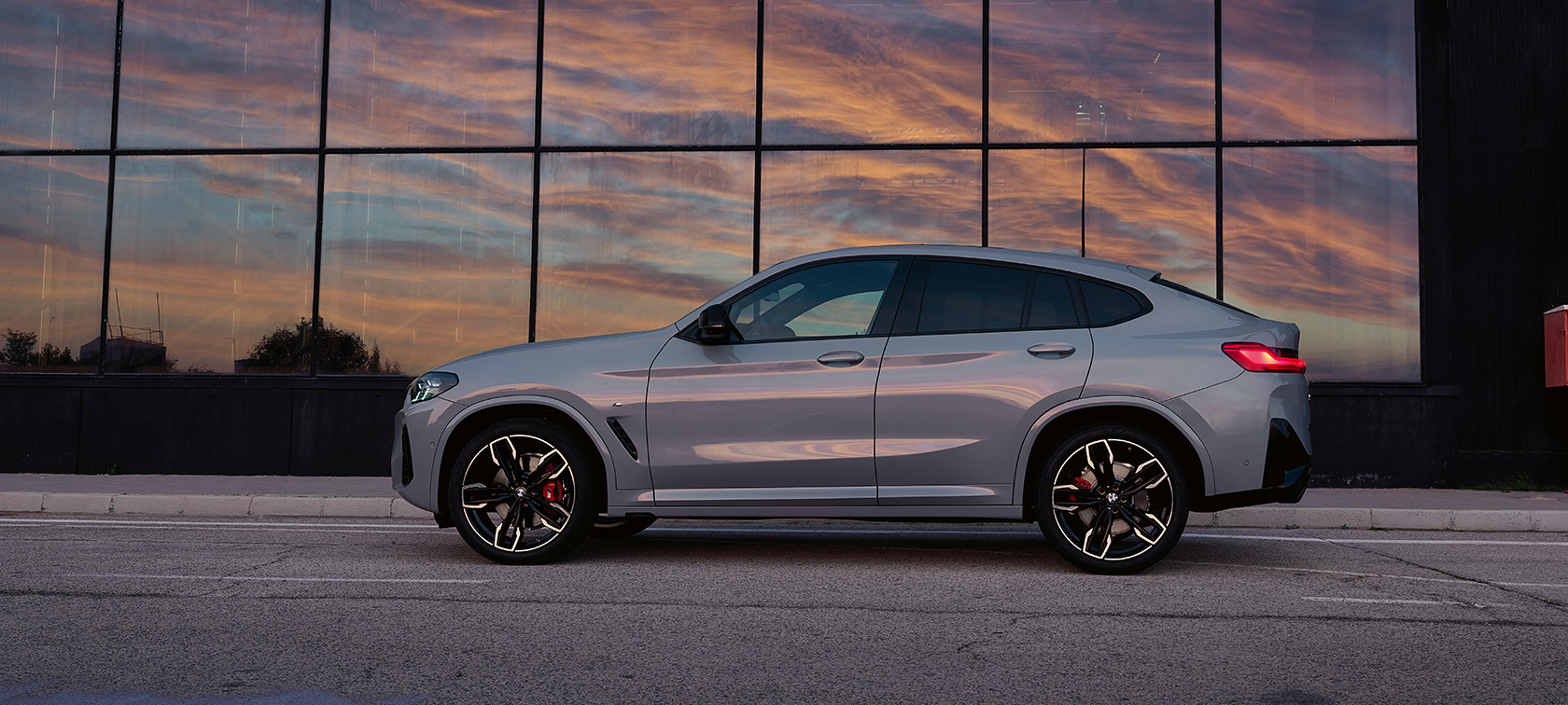 BMW X4, G02, Brooklyn Grey krāsa, sānskats, 2021