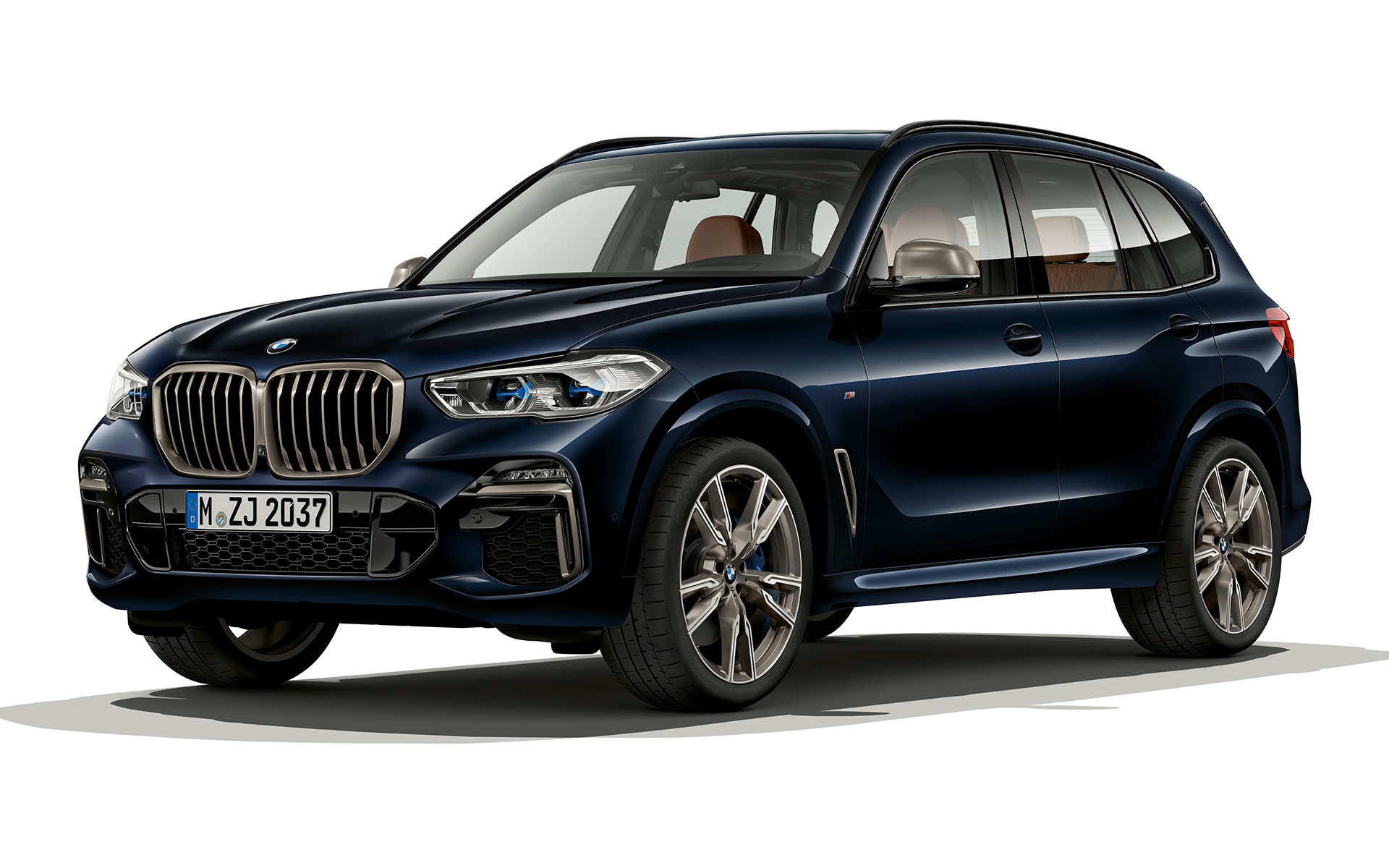 BMW X5 M50d priekšdaļa BMW X5 M50d priekšdaļas skats naktī