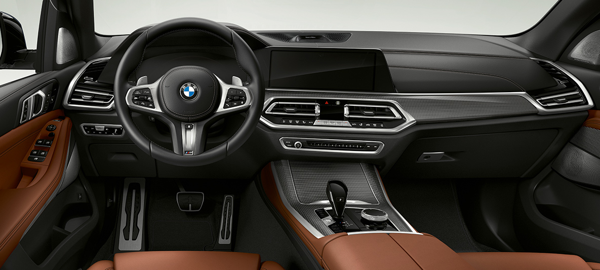 BMW X5 M50d salons BMW X5 M50d salons ar kokpitu, instrumentu paneli un viduskonsoli