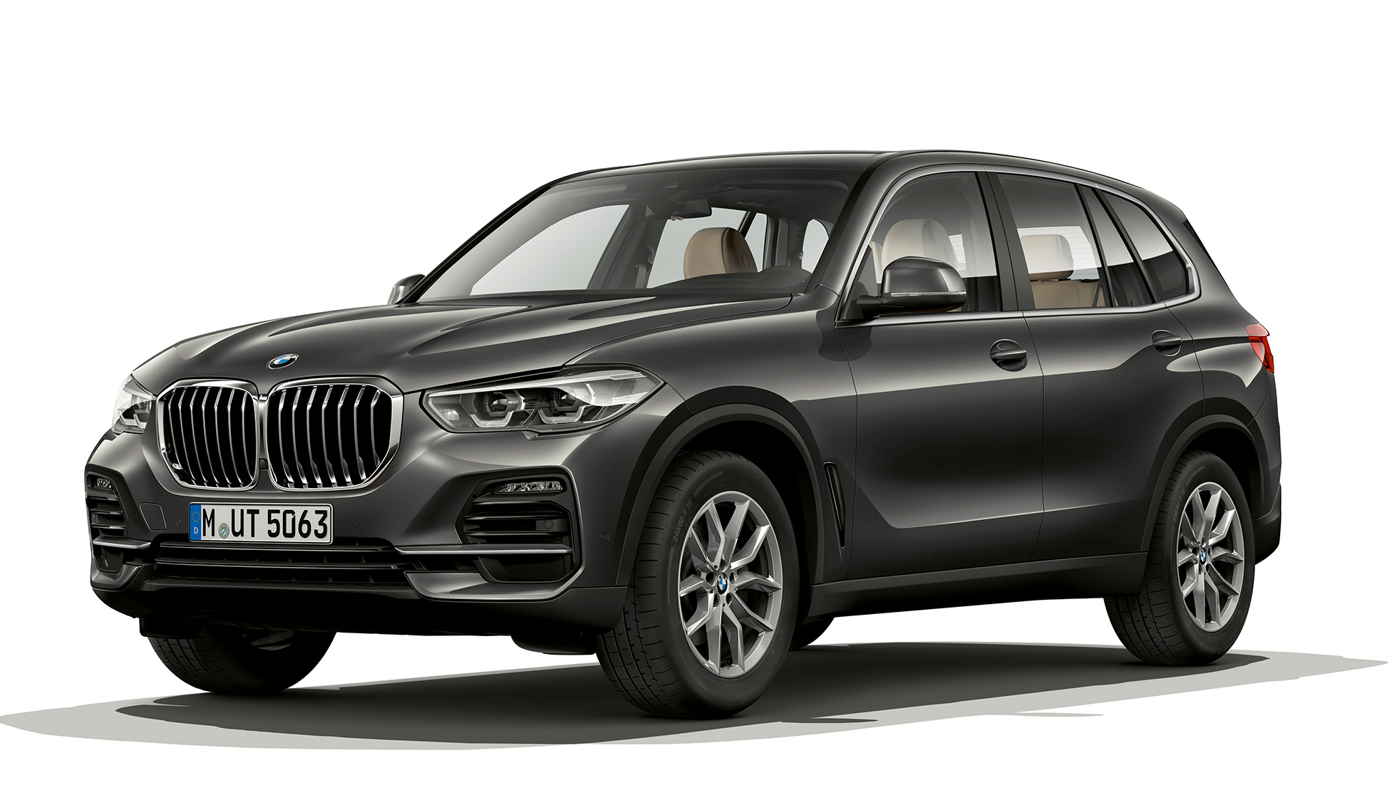 Pamata modelis, BMW X5 cDrive30d, trīs ceturtdaļu priekšpuses skats Pamata modelis, BMW X5 cDrive30d, G05, 2018, metāliska Sophisto Grey krāsa ar mirdzuma efektu, trīs ceturtdaļu priekšpuses skats