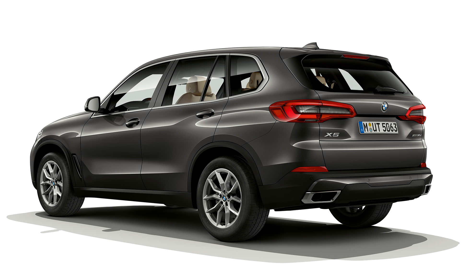 Pamata modelis, BMW X5 xDrive30d, trīs ceturtdaļu aizmugures skats Pamata modelis, BMW X5 xDrive30d, G05, 2018, metāliska Sophisto Grey krāsa ar mirdzuma efektu, trīs ceturtdaļu aizmugures skats