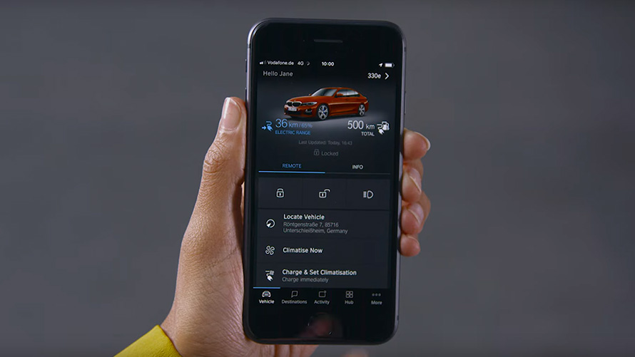 Viedtālrunis ar BMW Connected lietojumprogrammu BMW X5, G05, viedtālrunis ar BMW Connected lietojumprogrammu, tuvplāns