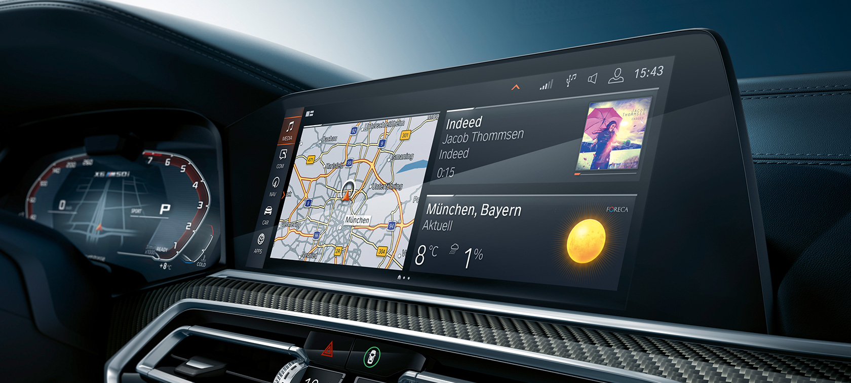 Kokpits ar skatu uz Head-Up displeju. BMW X6 kokpits ar skatu uz Head-Up displeju.