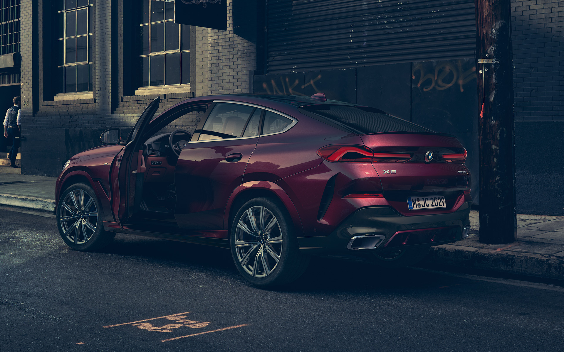 Trīs ceturtdaļu aizmugures skats, BMW X6 Individual, G06, 2019 BMW Individual, G06, 2019, metāliska Ametrine krāsa, trīs ceturtdaļu aizmugures skats