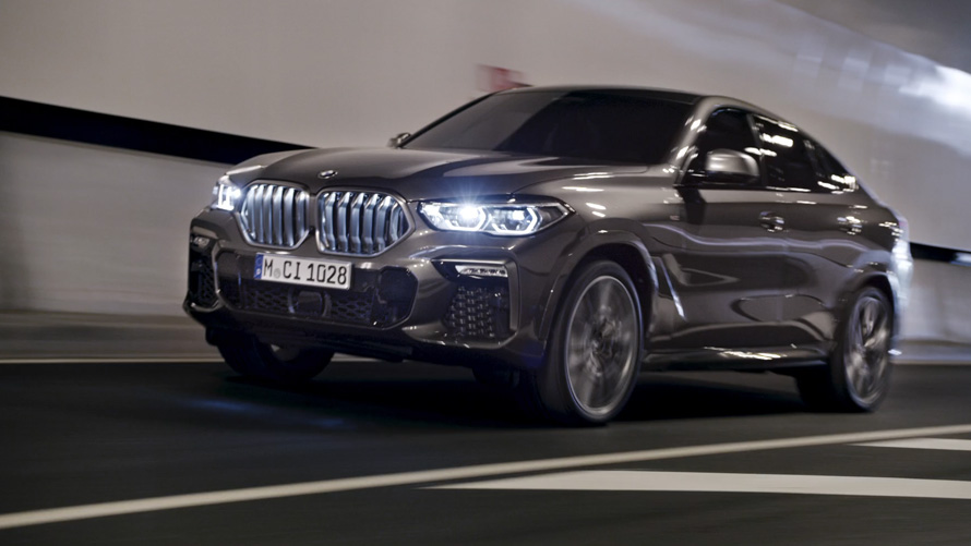 Trīs ceturtdaļu priekšpuses skats, BMW X6, G06, 2019 BMW X6, G06, 2019, trīs ceturtdaļu priekšpuses skats, braucošs automobilis uz pilsētas fona