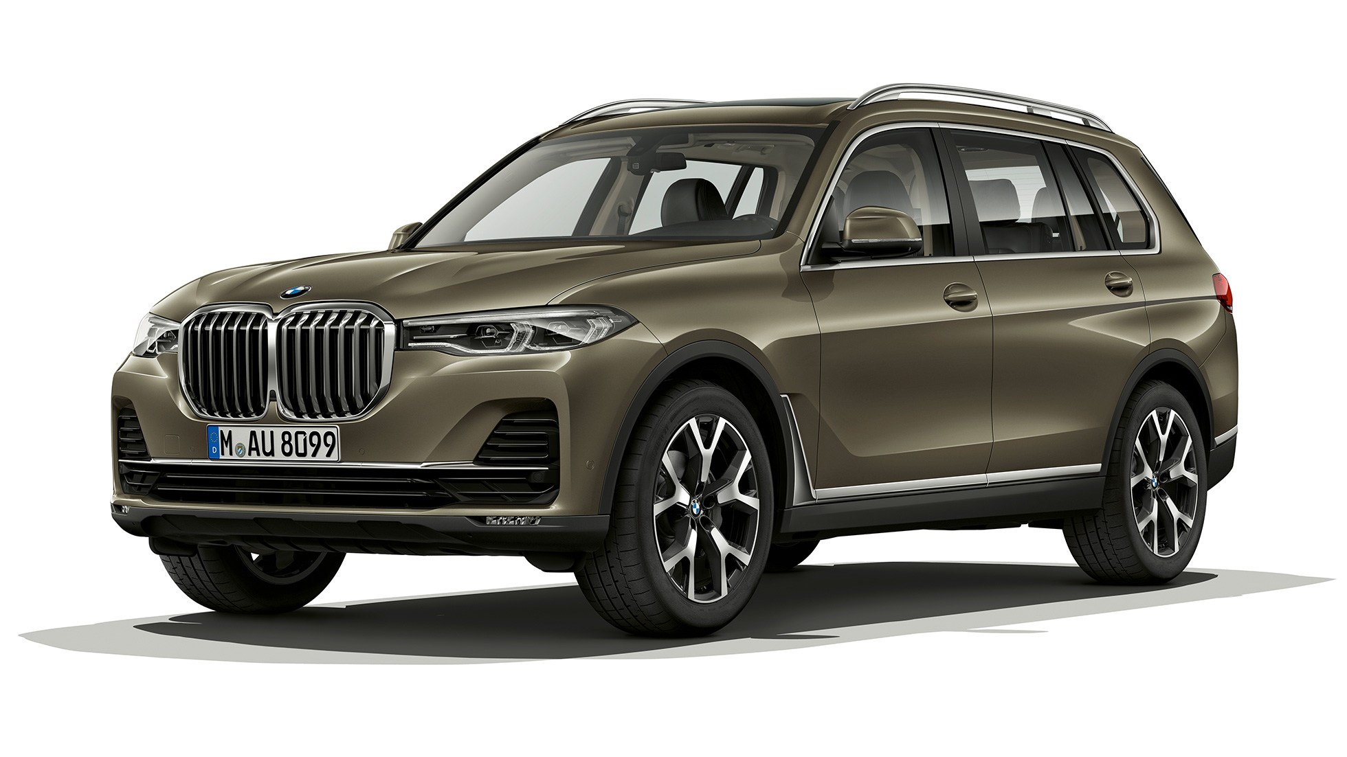 BMW X7 BMW X7 uzņēmums studijā, no priekšpuses trīs ceturtdaļu skatā, Vermont bronzas krāsā