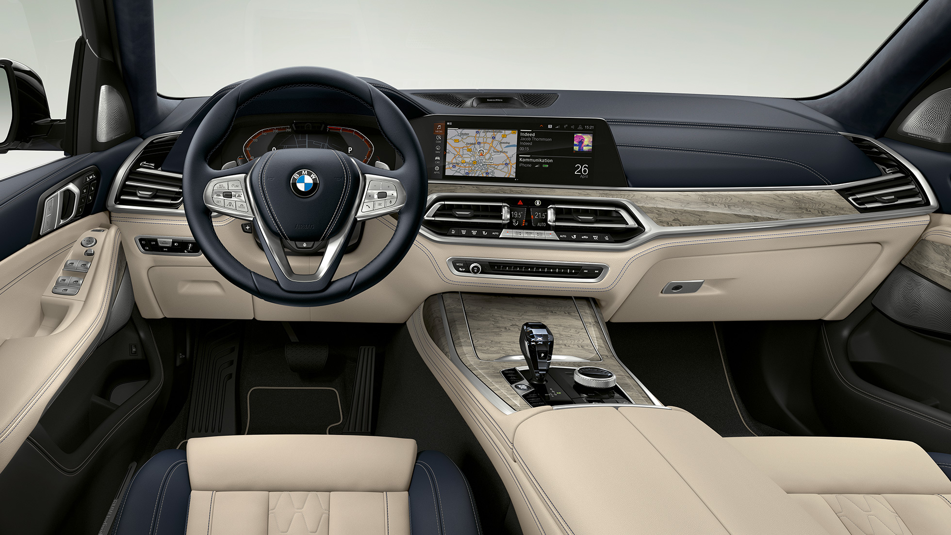 BMW X7 Pure Excellence dizains BMW X7 uzņēmums studijā, no priekšpuses trīs ceturtdaļu skatā, Pure Excellence dizains