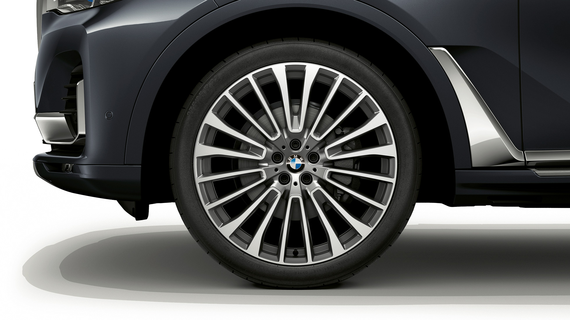 BMW X7 Pure Excellence dizaina durvis no iekšpuses BMW X7 durvju iekšpuses tuvplāns ar Pure Excellence dizaina elementiem