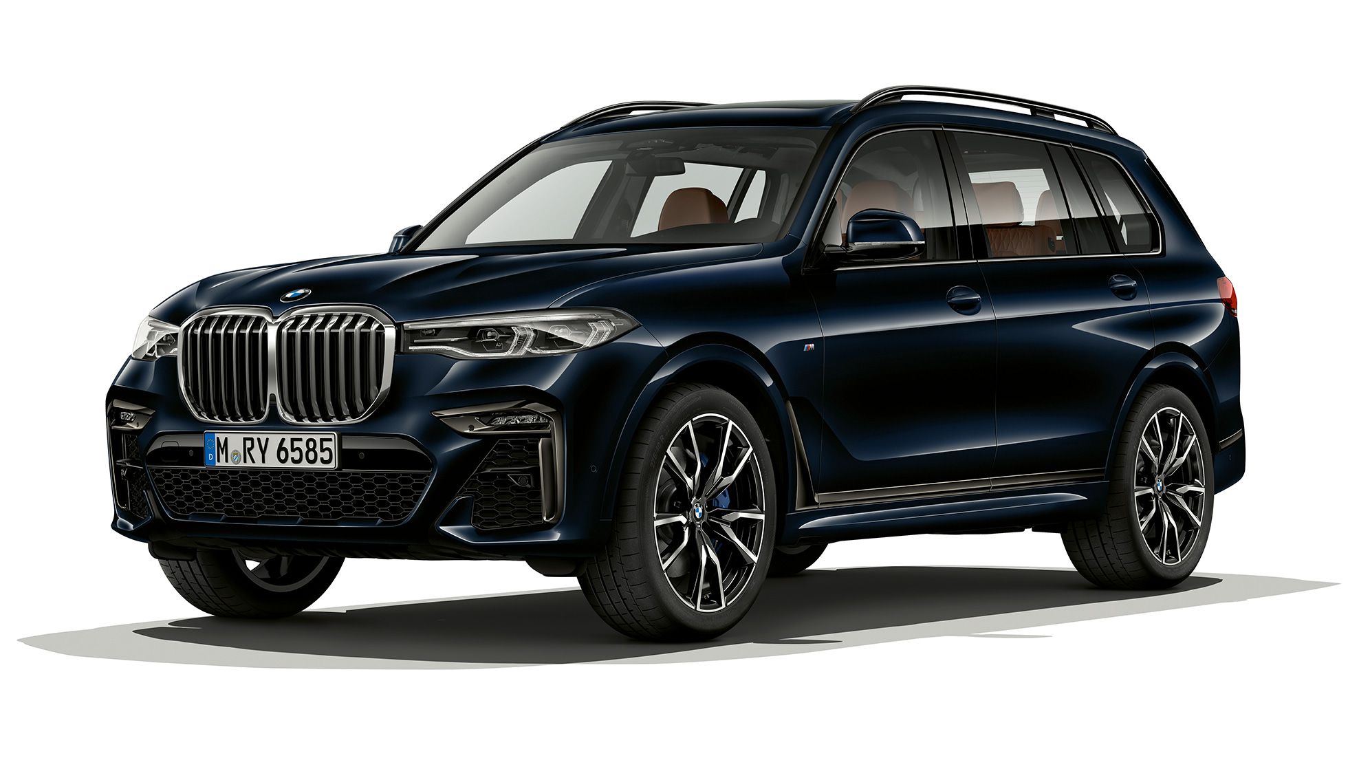 BMW X7, M sporta pakotnes kokpits BMW X7 vadītāja kokpita tuvplāns no priekšpuses ar M sporta pakotnes elementiem